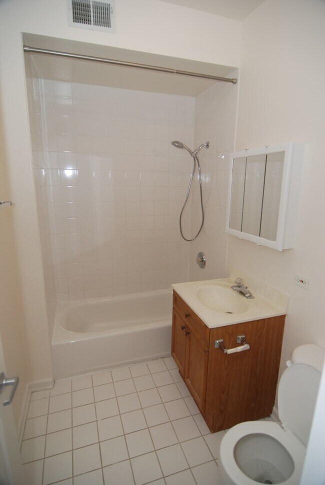 Foto del edificio - 7732 N Paulina St