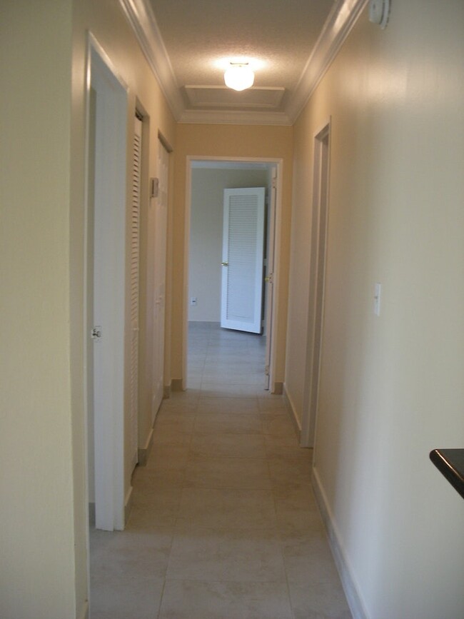 Building Photo - 4640 NW 79th Ave