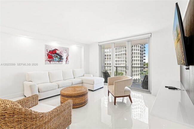 Foto del edificio - 5701 Collins Ave
