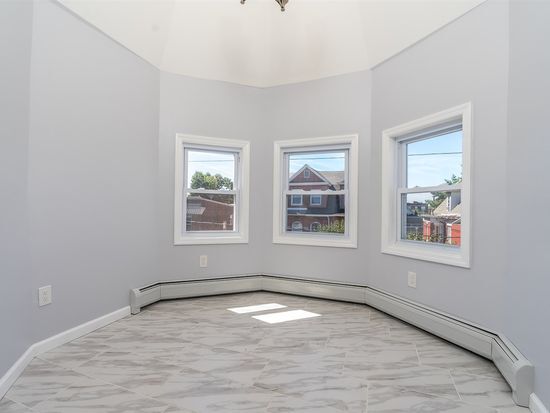 Building Photo - 124 75th St