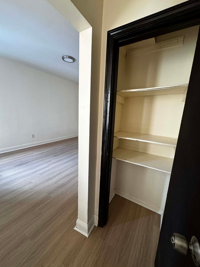 Sala de estar - APTS in Everett, Malden, Chelsea & Boston