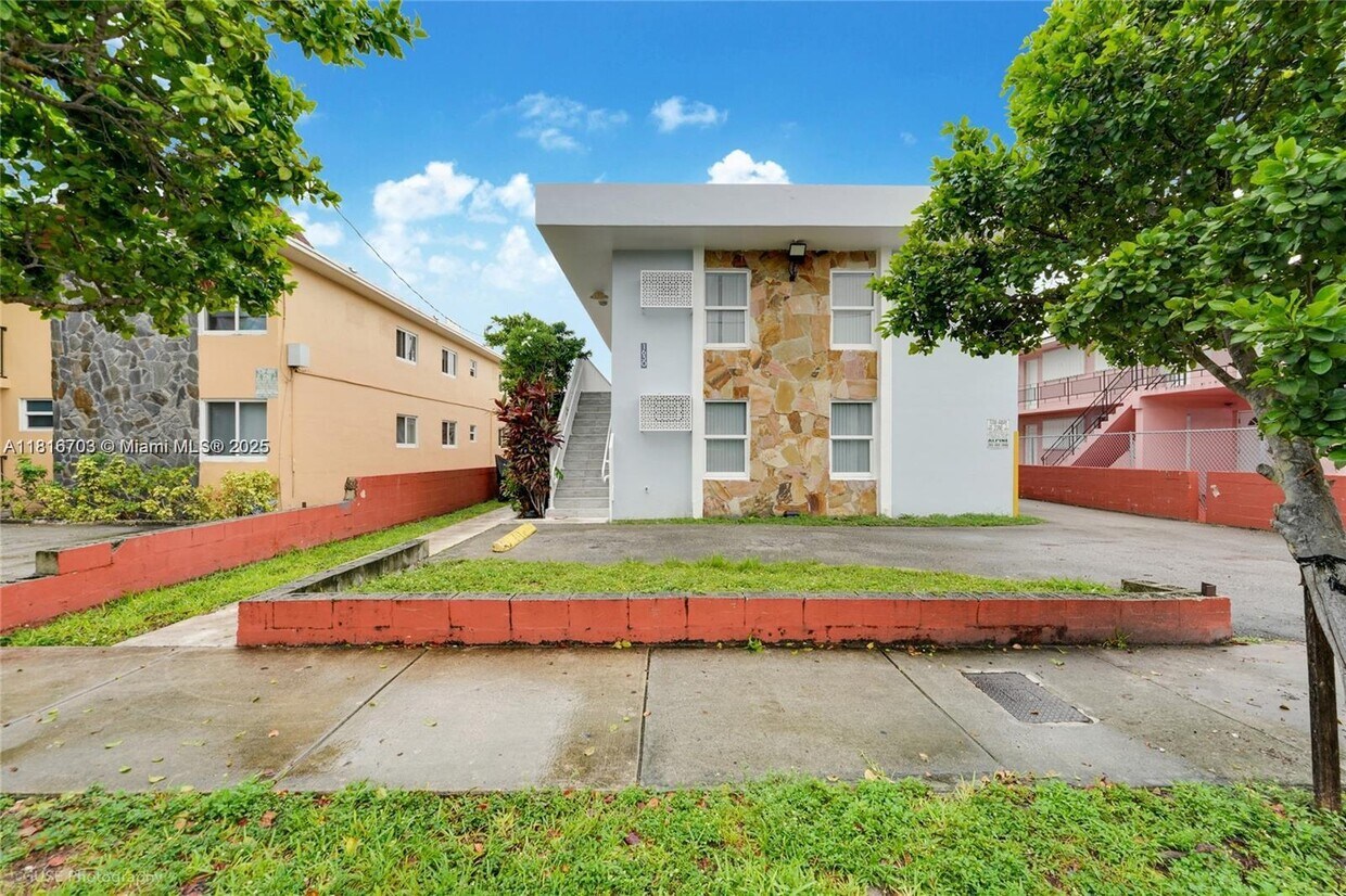 Primary Photo - 1630 NW 1st St