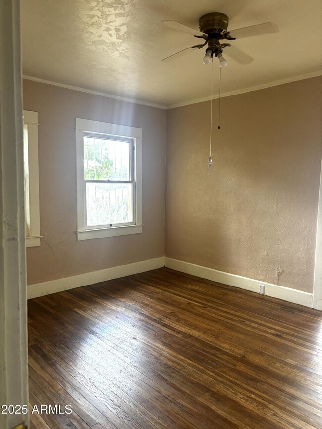 Foto del edificio - 1504 E 12th St