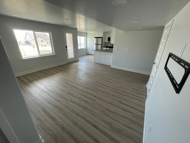 Foto del edificio - 946 N Olson Dr