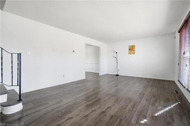 Foto del edificio - 912 Amherst Ln