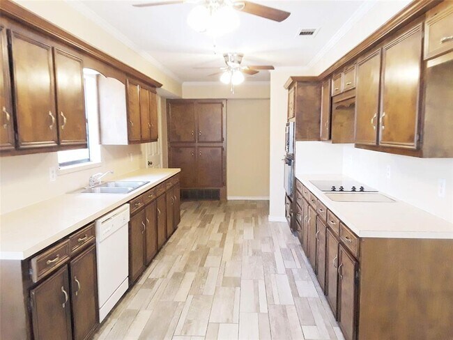 Building Photo - 3022 Harbor Dr