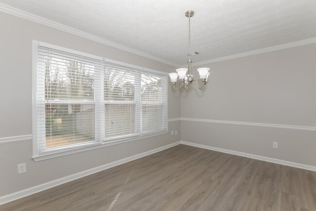 Building Photo - 2403 Scarlet Ln SE