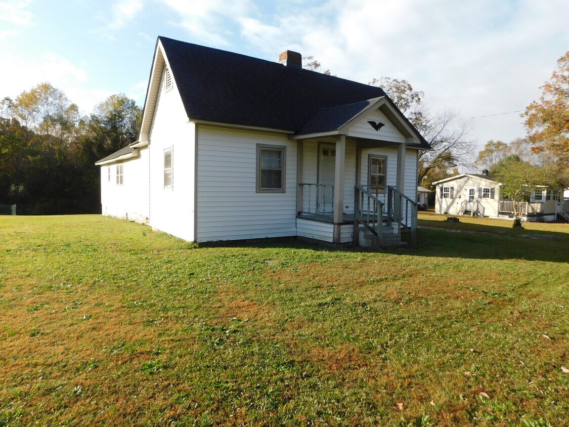 Primary Photo - 1366 Old Mt Olive Hwy