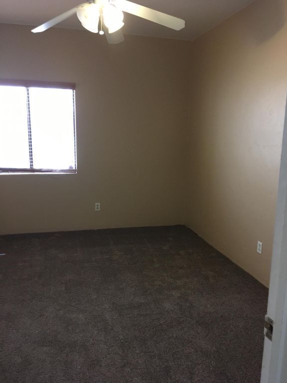 Foto del edificio - FOR RENT