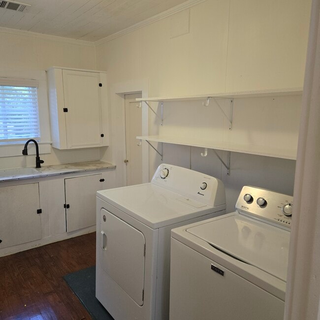 Building Photo - 206 Roosevelt St