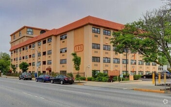 Building Photo - 185 W Park Ave