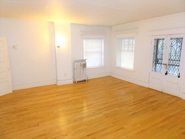 Building Photo - 4836 S Dorchester Ave