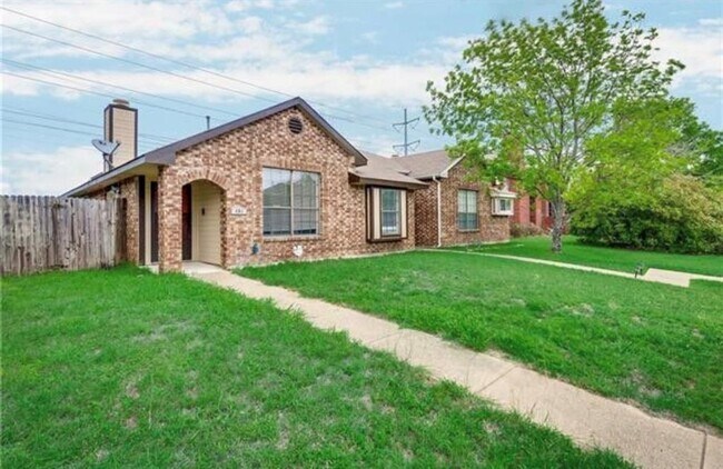 Building Photo - 455 Chestnut Ln