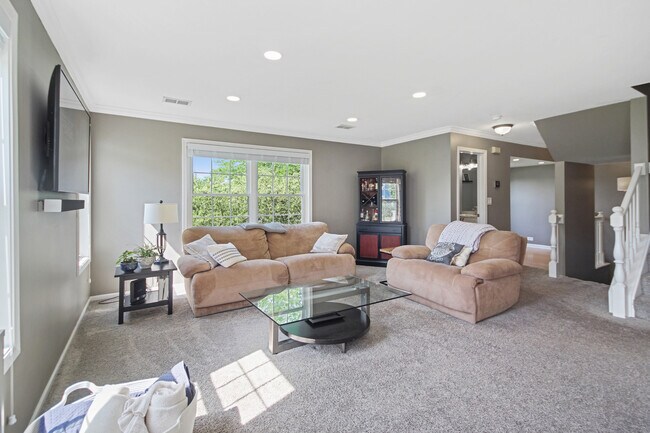 Building Photo - 225 Ashbury Ln W