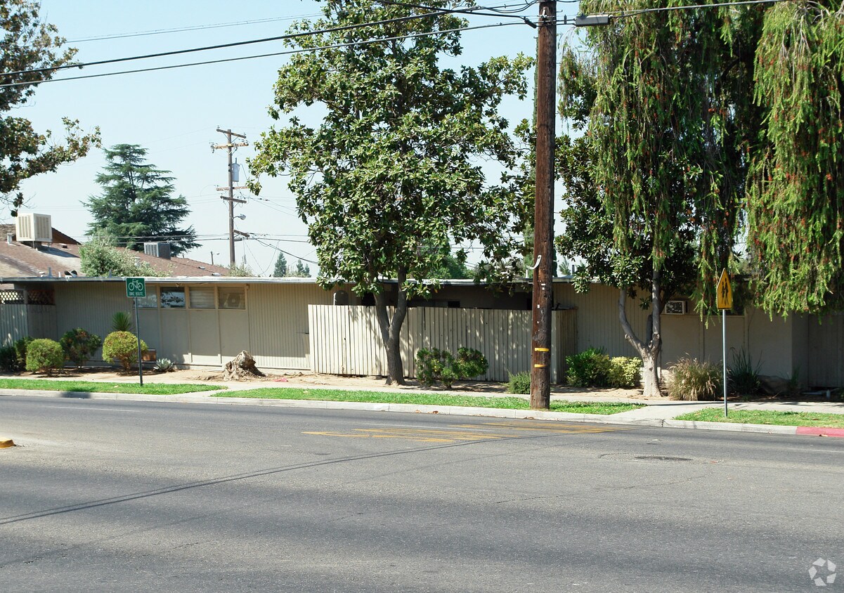 Primary Photo - 2833 N West Ave