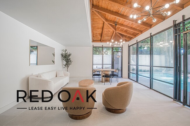 Building Photo - Toluca Lofts