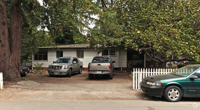 Building Photo - 42 Azalea Dr