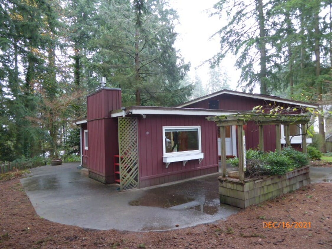 Foto principal - Beautiful 3 Bed 1 Bath Single Family House...