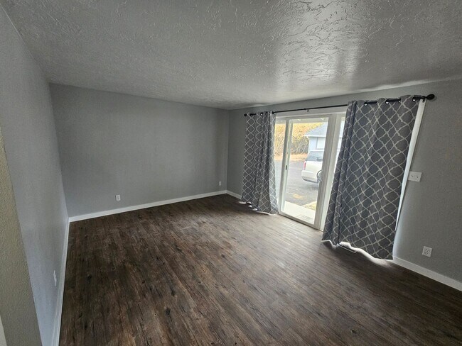 Foto del edificio - 304-310 1st Street