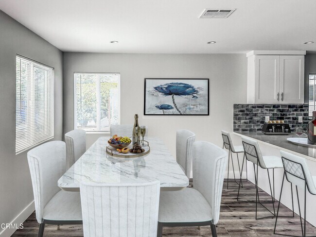 Foto del edificio - 1740 W Hemlock St