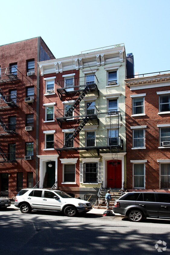 Building Photo - 136 W 15th St