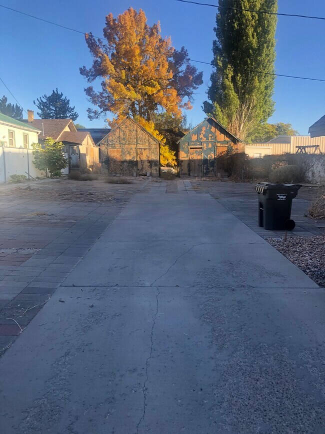 patio trasero y almacenamiento - 125 E 100 N