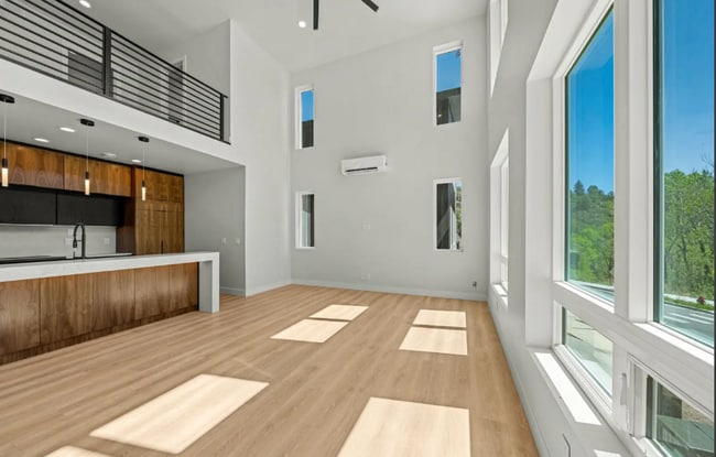 Building Photo - 235 Rosemary Ln