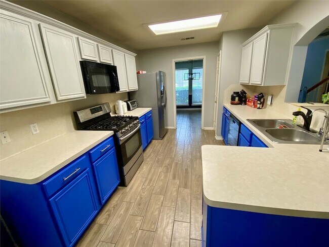 Building Photo - 7239 Brockington Dr