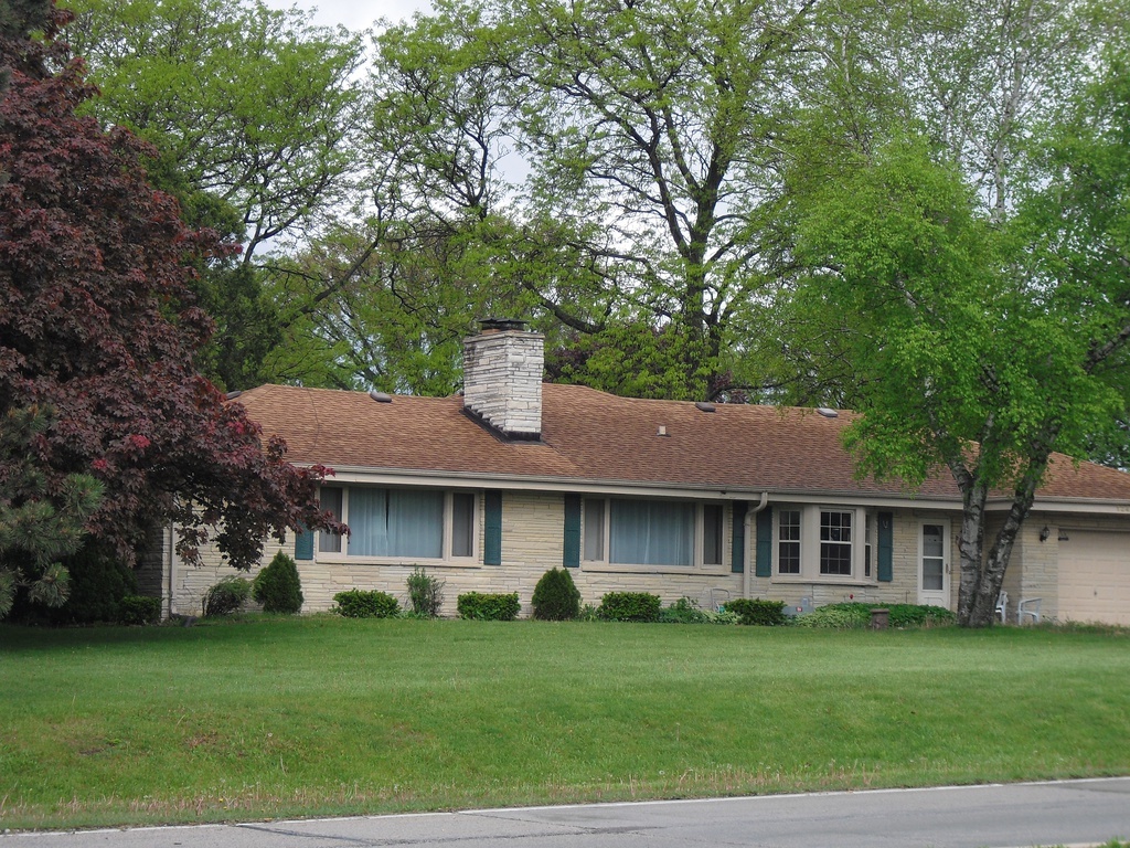 Primary Photo - 12400 Laurel Ln
