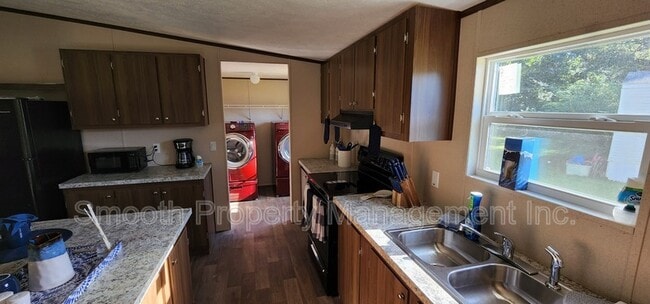 Foto del edificio - 7812 Fleetwood Dr