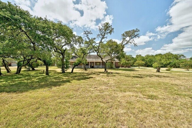 Foto del edificio - 200 Oak Hollow Ln