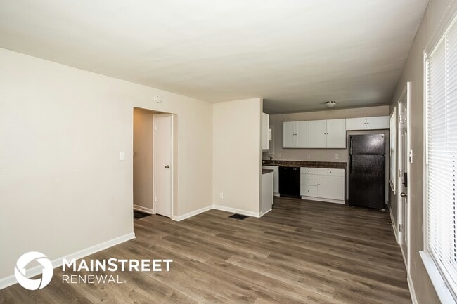 Building Photo - 5301 E 19th Pl