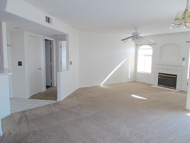 Building Photo - 4555 E Sahara Ave