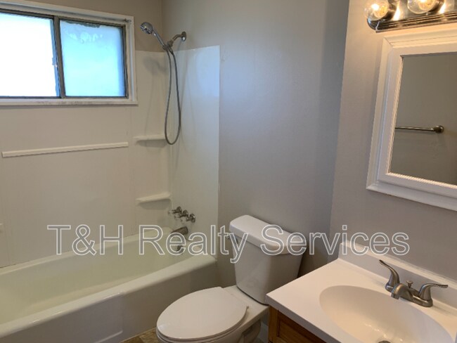 Foto del edificio - 4761 Wellington Ave