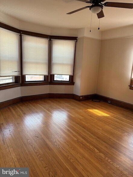 Foto del edificio - 24 N Church St