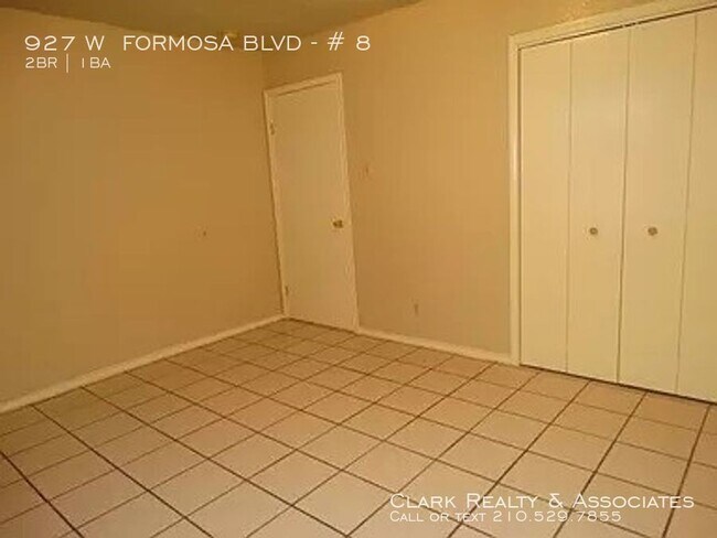 Building Photo - 927 W. Formosa #8, San Antonio, TX. 78221