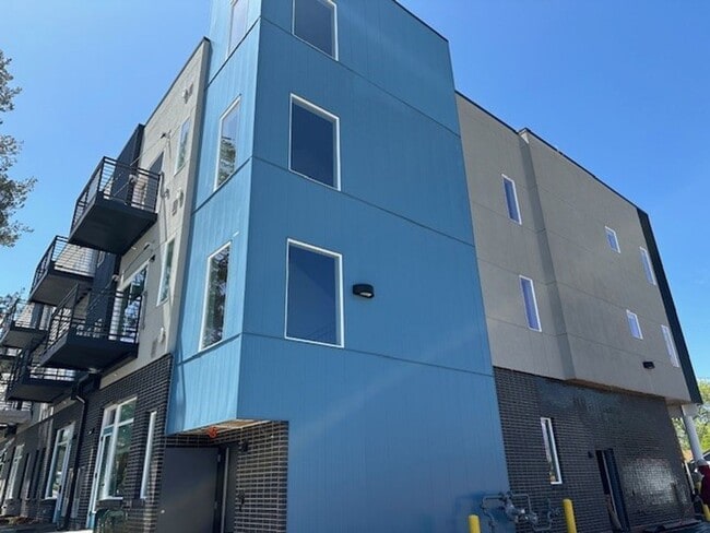 Interior Photo - Poplar Place