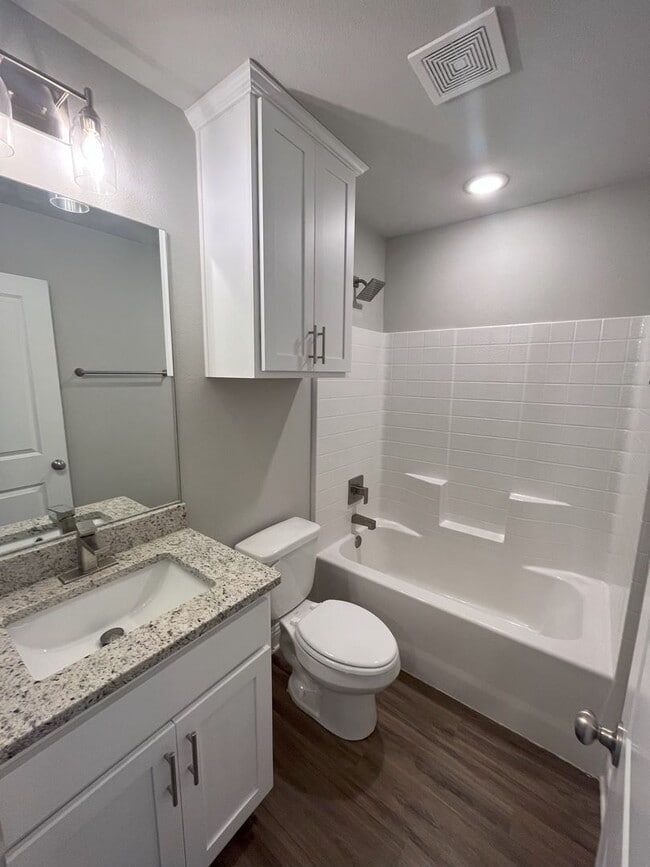 Building Photo - Country Heights #502