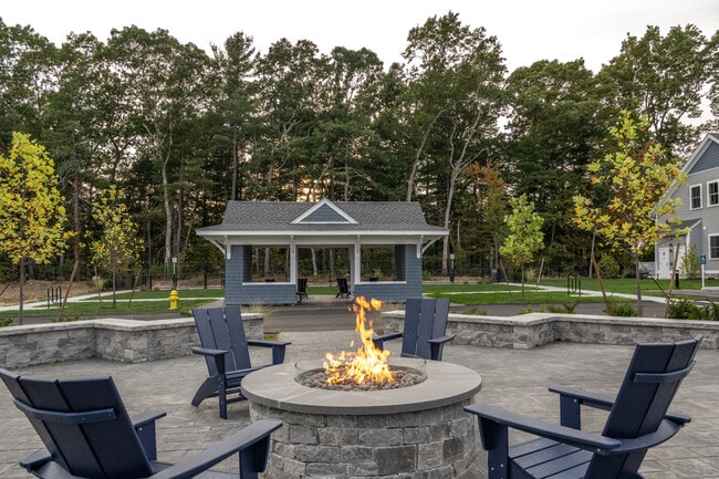 Community Fire Pit - 15 High Street Residences