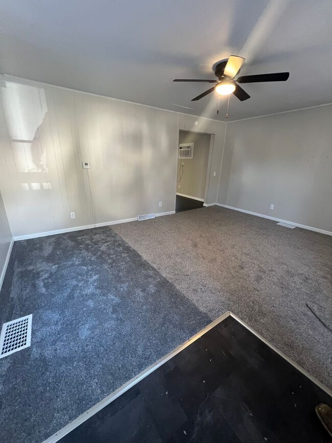 Building Photo - 2 Bedroom 1 Bath House