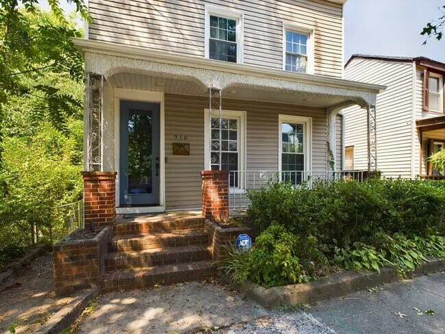 Building Photo - 916 Chimborazo Blvd
