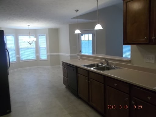 Building Photo - This Divine 3 Bedroom 2 Bathroom Home Is R...