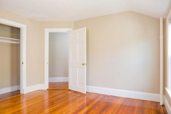 Foto del edificio - 5 bedroom in Somerville MA 02145