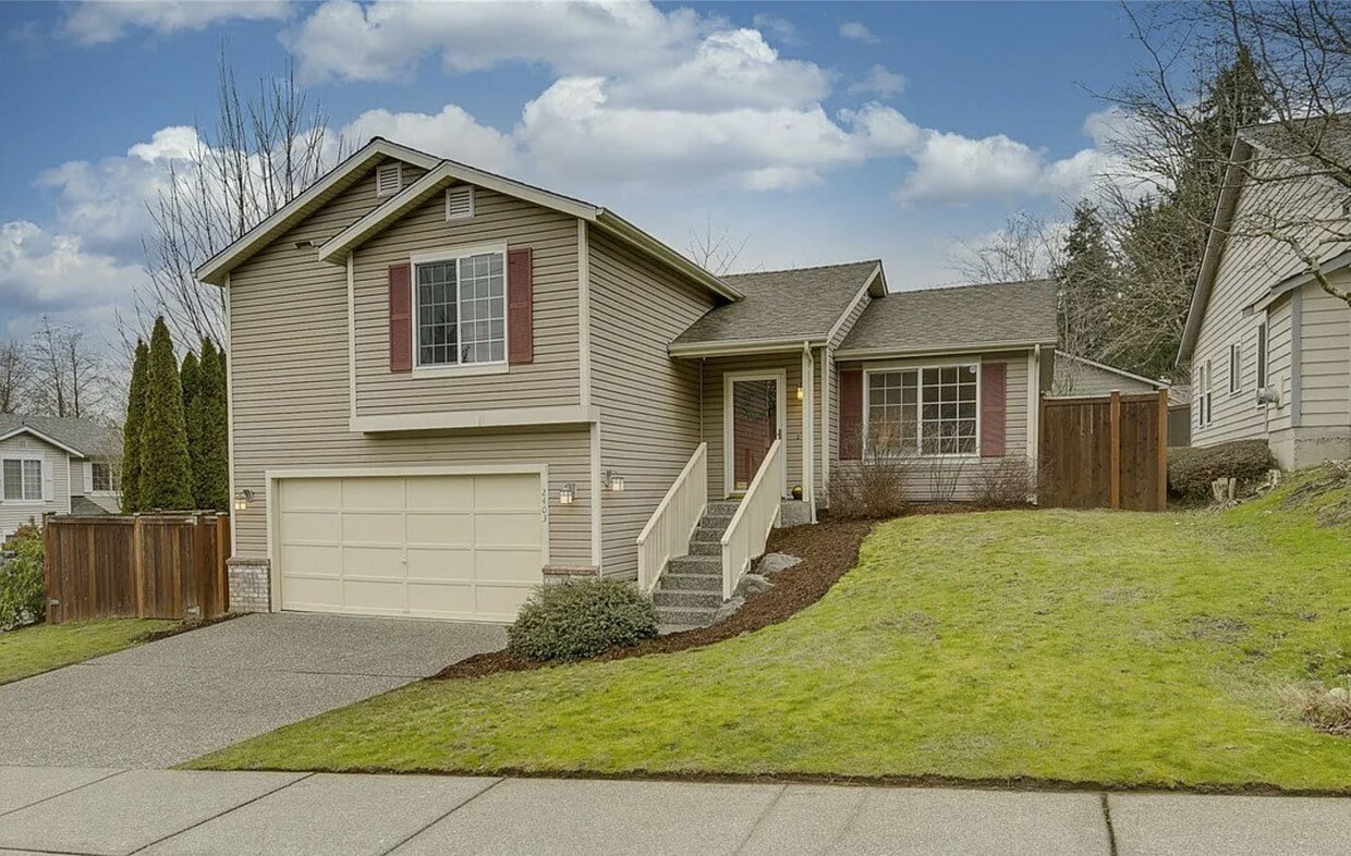 Primary Photo - 2403 211th St SE