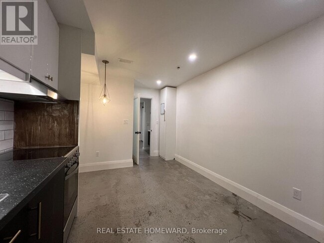 Building Photo - 110 Caroline Ave