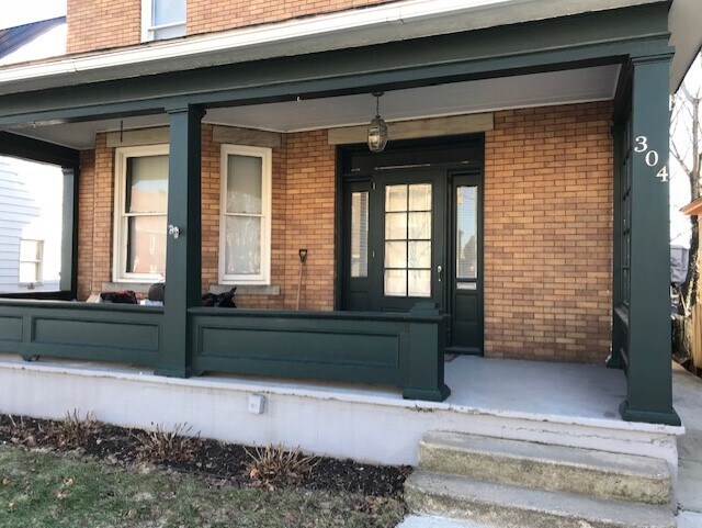 Front of house - 304 E High St