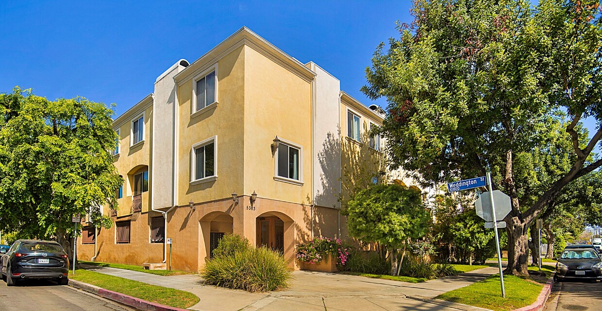 Primary Photo - 5303 Satsuma Ave