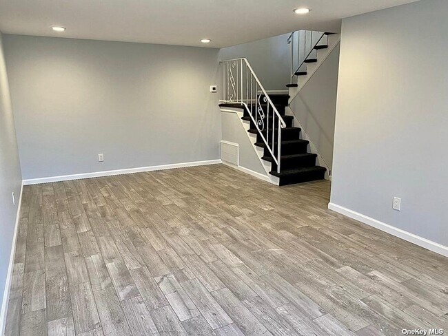 Foto del edificio - 218 Birchwood Rd