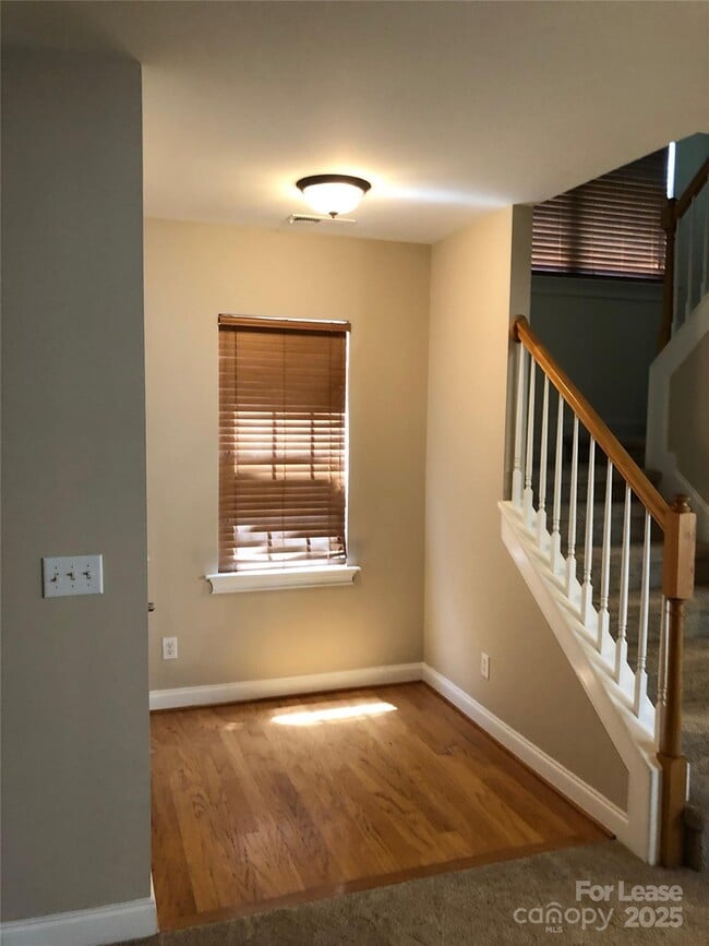 Foto del edificio - 7846 Jester Park Dr