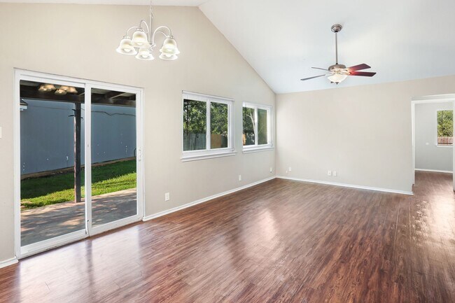 Foto del edificio - 3 Bedroom 2 1/2 bath in the Northwest Crossing Subdivision